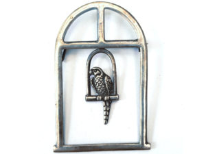 Broszka z papugą arą metaloplastyka